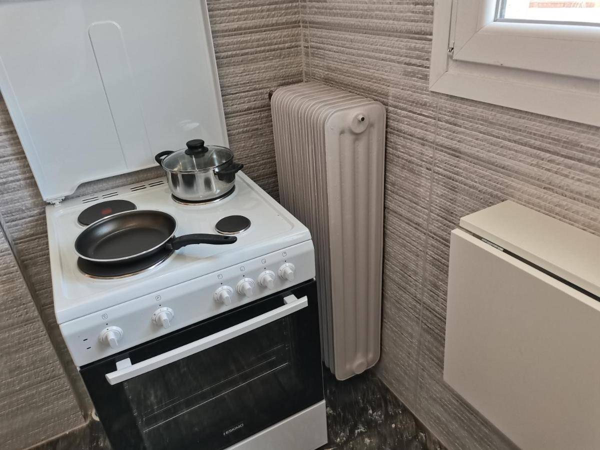 אתונה Penthouse Spacious W Super Wifi & Terrace, 2 Min From Metro מראה חיצוני תמונה