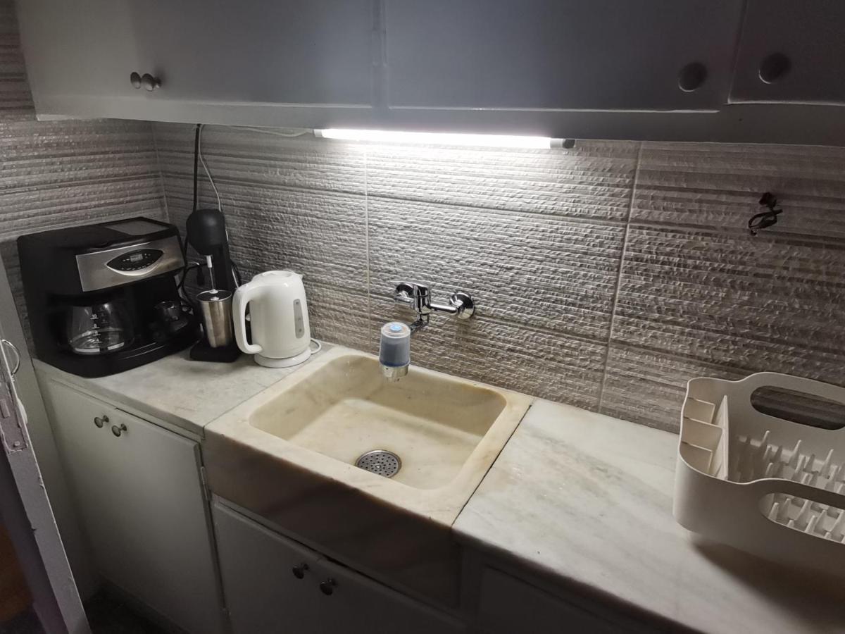 אתונה Penthouse Spacious W Super Wifi & Terrace, 2 Min From Metro מראה חיצוני תמונה