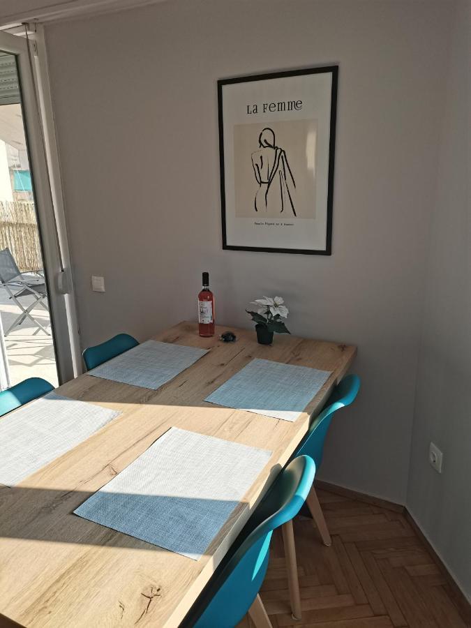 אתונה Penthouse Spacious W Super Wifi & Terrace, 2 Min From Metro מראה חיצוני תמונה